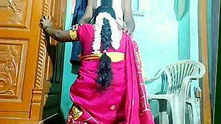 Long kiss aunty sex india